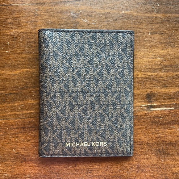 SOLD Michael Kors fold passport cardholder wallet - Picture 2 of 9